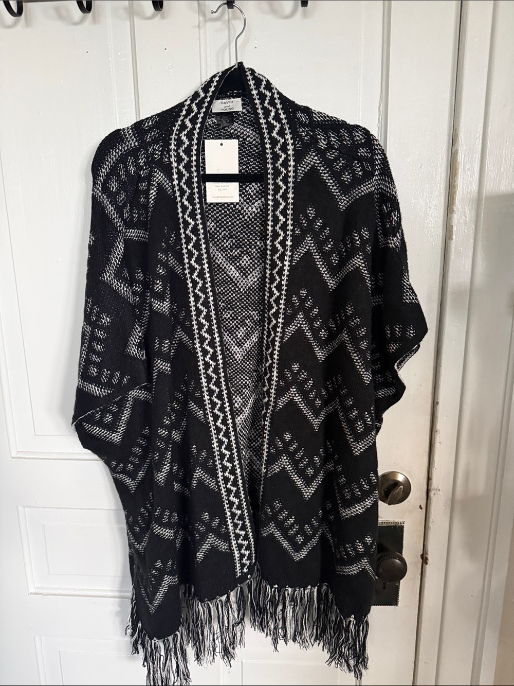 David & Young  🦓Black and White ZigZag Fringe Cape